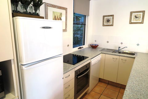 The Hastings Beach Houses - Tourism Noosa 40