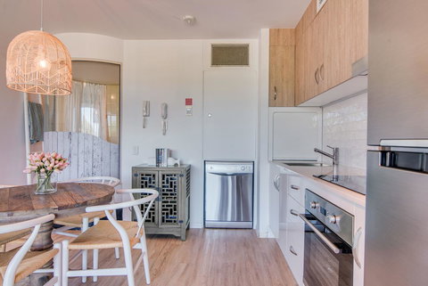 Grand Palais Boolarong Beachside Apartments - Tourism Noosa 6