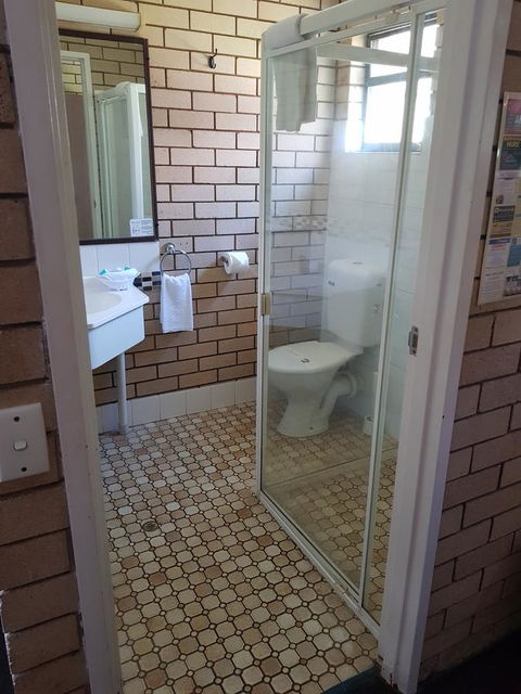 Twin Pines Motel - Tourism Noosa 1