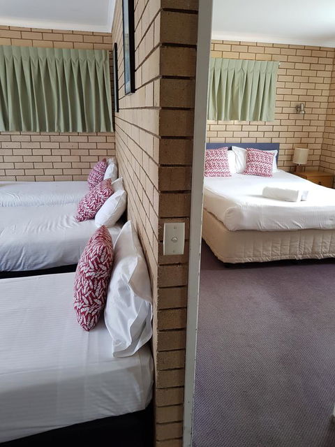 Twin Pines Motel - Tourism Noosa 7