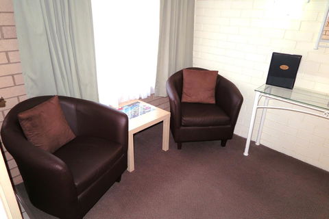 Twin Pines Motel - Tourism Noosa 24