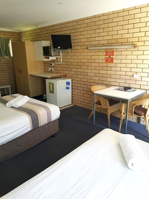 Twin Pines Motel - Tourism Noosa 2