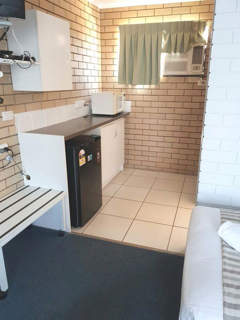 Twin Pines Motel - Tourism Noosa 12