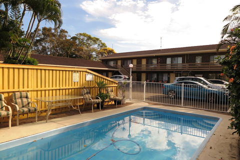 Twin Pines Motel - Tourism Noosa 0