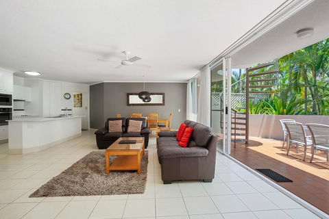 Noosa Tropicana - Tourism Noosa 21