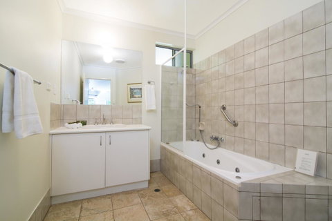 The Port Douglas Queenslander - Tourism Noosa 13