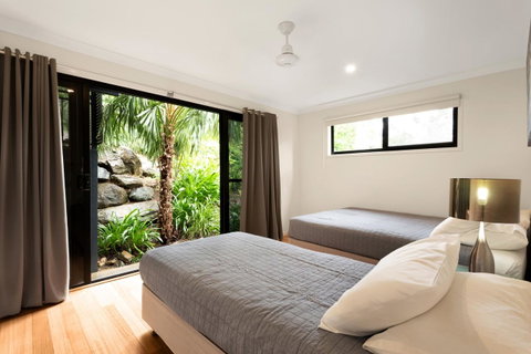 Shorelines - Tourism Noosa 9