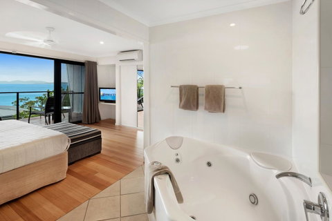 Shorelines - Tourism Noosa 2