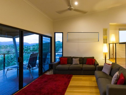 Shorelines - Tourism Noosa 21