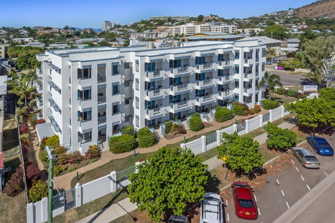 Madison Ocean Breeze Apartments - Tourism Noosa 1