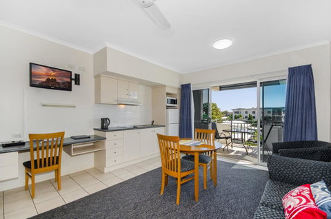 Madison Ocean Breeze Apartments - Tourism Noosa 12
