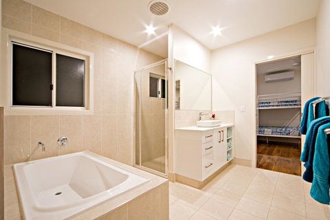 Whitsunday Luxury Homes - Tourism Noosa 24