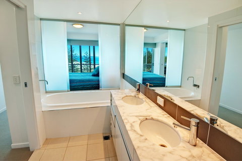 Reflections Tower Two - Tourism Noosa 14