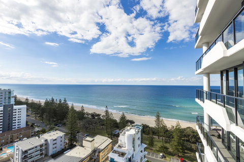Boardwalk Burleigh Beach - Official - Tourism Noosa 27