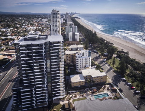 Boardwalk Burleigh Beach - Official - Tourism Noosa 41