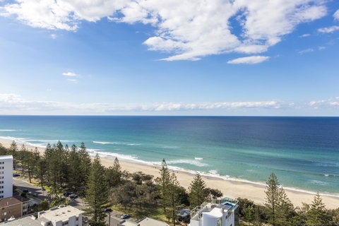 Boardwalk Burleigh Beach - Official - Tourism Noosa 14