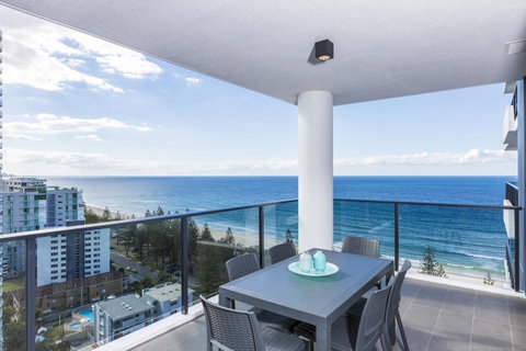 Boardwalk Burleigh Beach - Official - Tourism Noosa 22