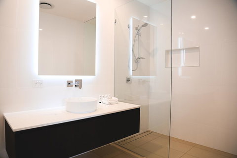 Iconic Kirra Beach Resort - Tourism Noosa 10