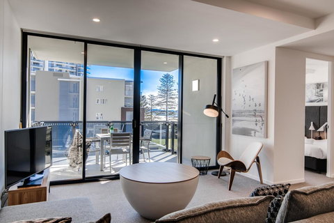 Iconic Kirra Beach Resort - Tourism Noosa 9