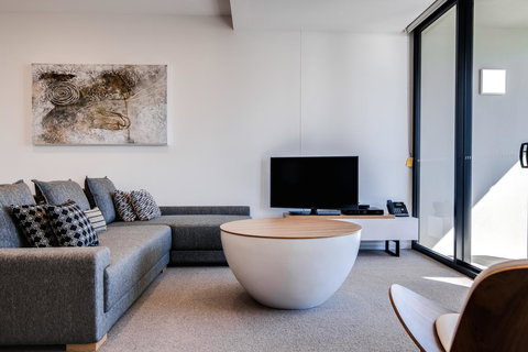 Iconic Kirra Beach Resort - Tourism Noosa 3