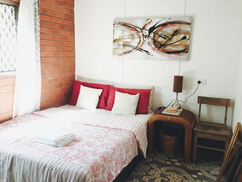 XYL Pets Friendly Seaside Boutique Guesthouse - Tourism Noosa 0