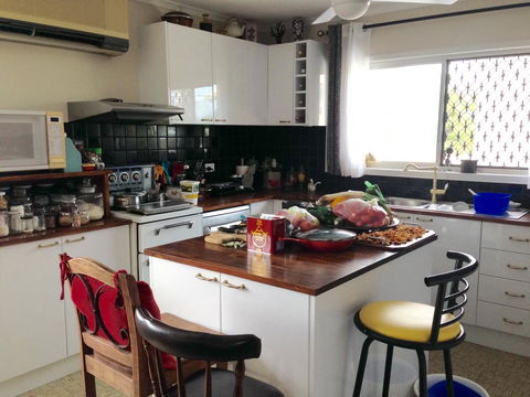 XYL Pets Friendly Seaside Boutique Guesthouse - Tourism Noosa 2