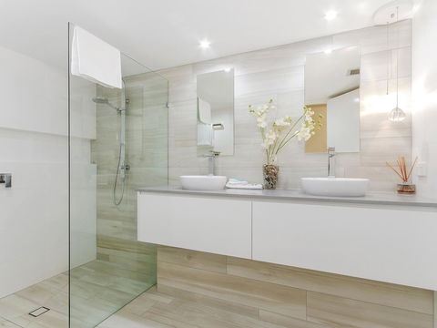 Sunbird Beach Resort Main Beach - Tourism Noosa 5