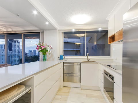 Sunbird Beach Resort Main Beach - Tourism Noosa 8