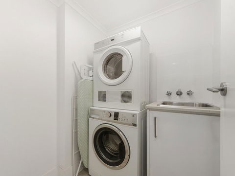 Sunbird Beach Resort Main Beach - Tourism Noosa 25