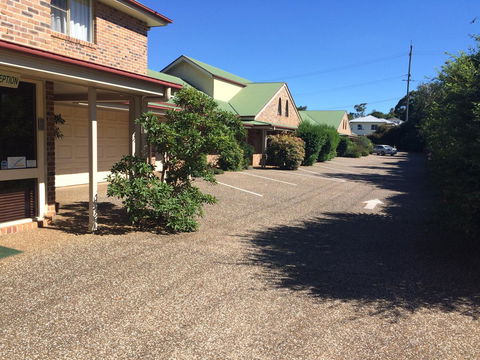 Country Gardens Motor Inn - Tourism Noosa 0