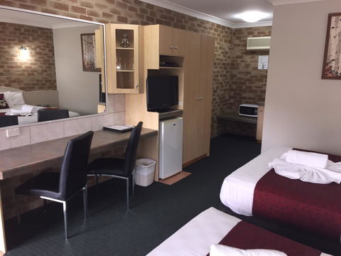 Country Gardens Motor Inn - Tourism Noosa 16