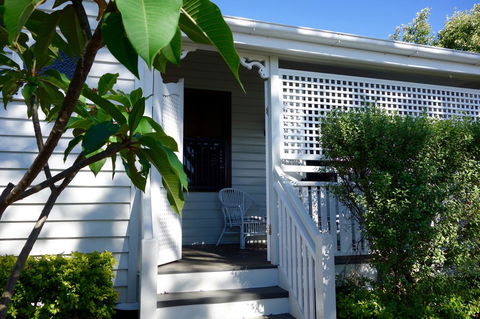 Frangipani House - Tourism Noosa 1