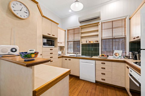 Frangipani House - Tourism Noosa 11