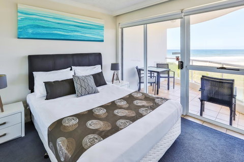 Regency On The Beach - Tourism Noosa 3
