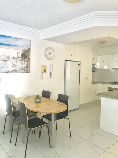 Regency On The Beach - Tourism Noosa 7