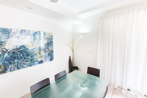 Bermuda Villas - Tourism Noosa 10