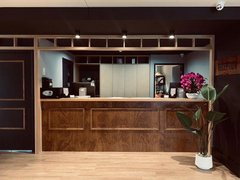 Woodroffe Hotel - Tourism Noosa 1