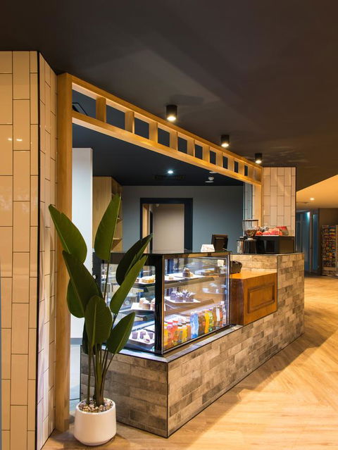 Woodroffe Hotel - Tourism Noosa 21