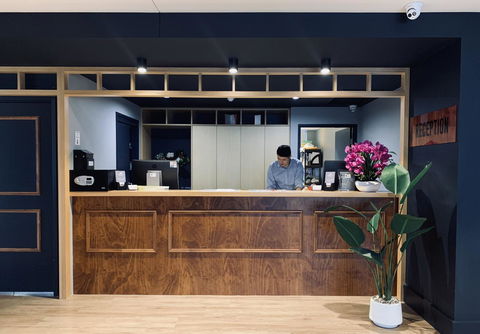 Woodroffe Hotel - Tourism Noosa 2