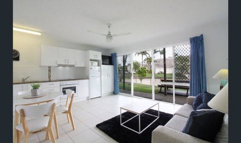 Bay Of Palms - Tourism Noosa 22