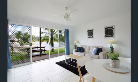 Bay Of Palms - Tourism Noosa 1