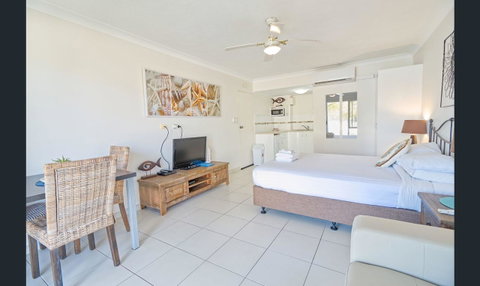 Bay Of Palms - Tourism Noosa 10