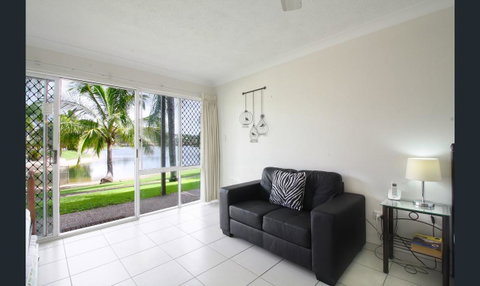 Bay Of Palms - Tourism Noosa 2
