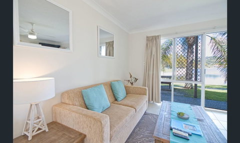 Bay Of Palms - Tourism Noosa 5