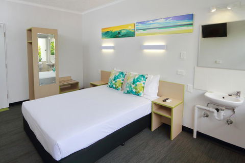 Palm Beach Hotel - Tourism Noosa 2