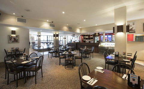 Palm Beach Hotel - Tourism Noosa 12