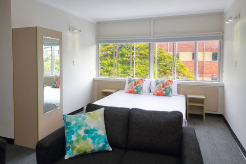Palm Beach Hotel - Tourism Noosa 11