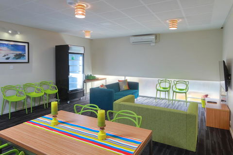 Palm Beach Hotel - Tourism Noosa 10