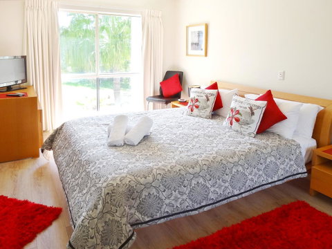 Waterfront Resort Villa With Buggy - Tourism Noosa 12