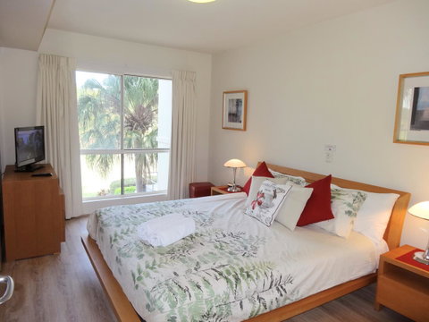 Waterfront Resort Villa With Buggy - Tourism Noosa 15